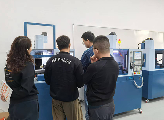 Suggestions and Benefits of Purchasing Small CNC Machining Centers